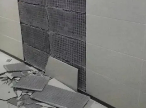 乳源瓷砖空鼓维修公司分享下乳源墙砖松动维修的知识